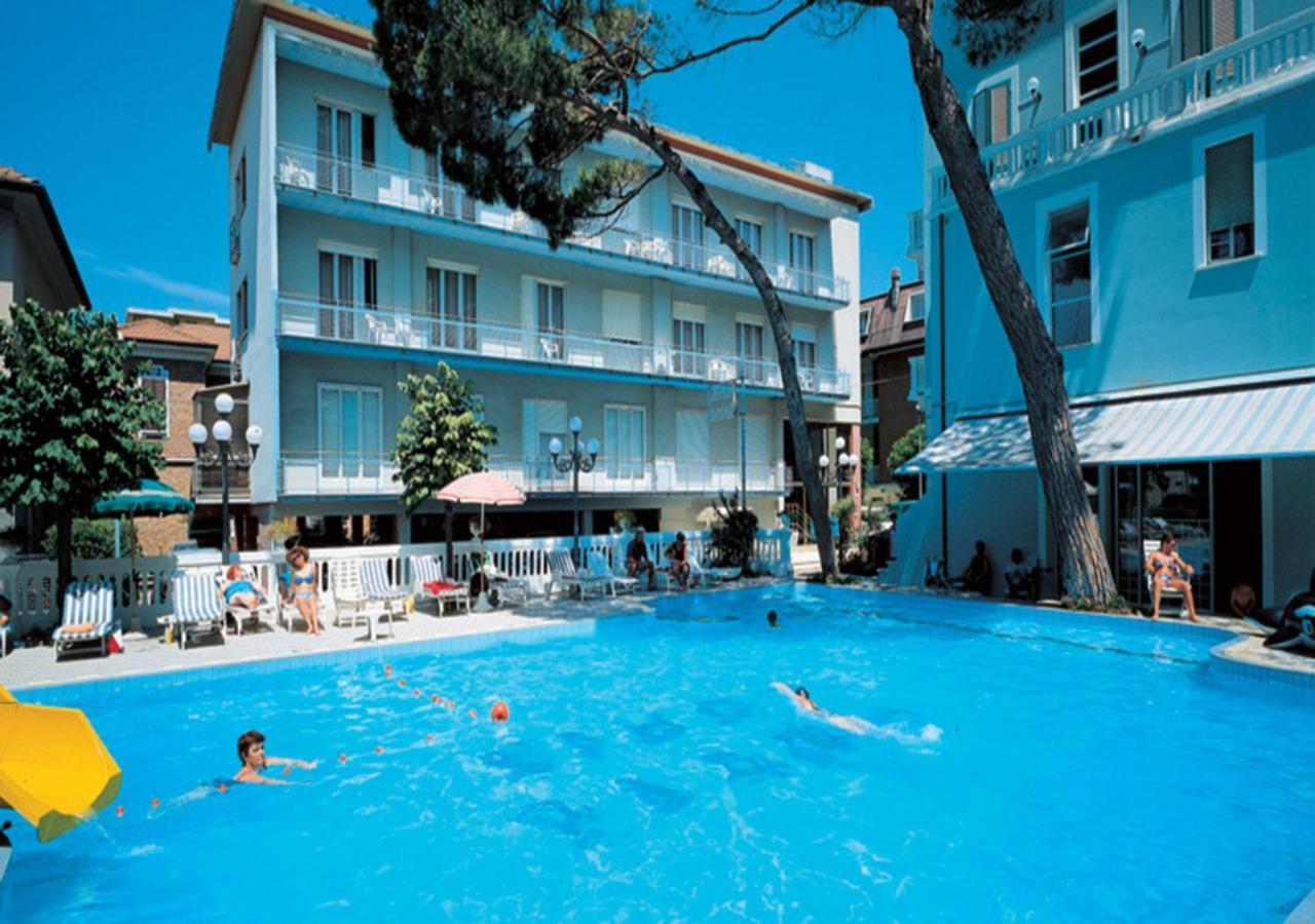 Hotel Loris - Valentini Family Village Белариа-Игеа Марина Екстериор снимка